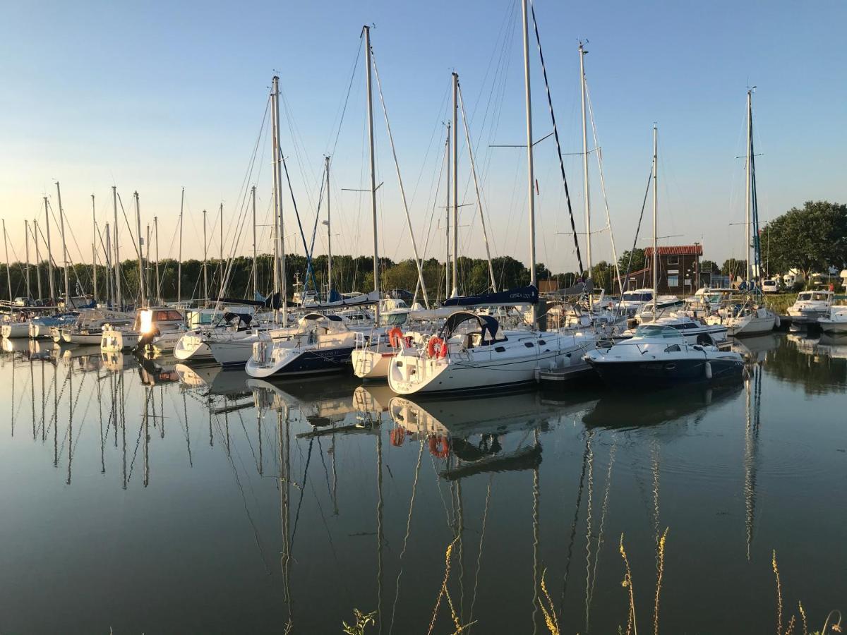 Mobil Home Avec Spacieuse Terrasse A Meschers Proche De Royan Εξωτερικό φωτογραφία
